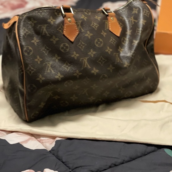 Louis Vuitton - Picture 6 of 6